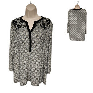 CB Stretch Embroidery Accent 3/4 Sleeve Floral Blouse Black/White Size XL